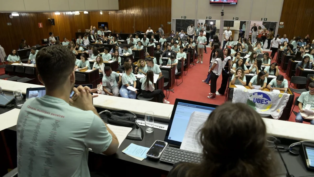 Assembleia lança na sexta (22) o PJ Minas 2024 1 Na etapa estadual do Parlamento Jovem, os estudantes debatem e votam propostas no Plenário da Assembleia - Arquivo ALMG