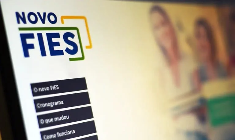 O Ministério da Educação (MEC) prorrogou o prazo de inscrição para o processo seletivo do Fies