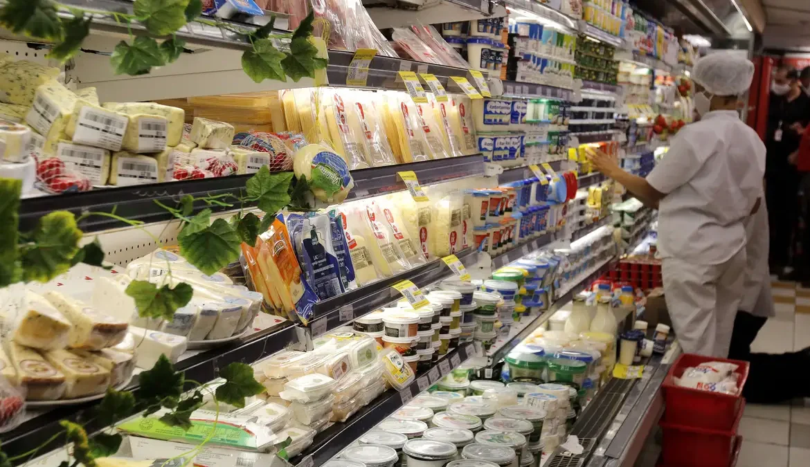 Anvisa: 28% dos alimentos industrializados têm sódio em excesso 1 A coleta e análise das amostras ocorreram de janeiro de 2020 a dezembro de 2021
