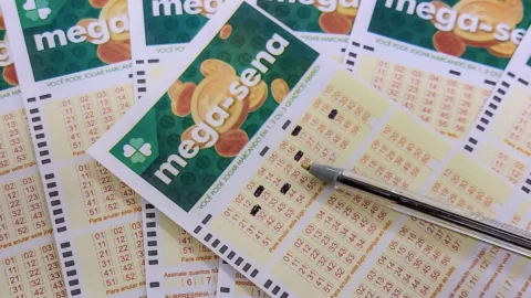 Ninguém acerta Mega-Sena e prêmio acumula para R$ 7,5 milhões 9 Ninguém acerta Mega-Sena e prêmio acumula para R$ 7,5 milhões
