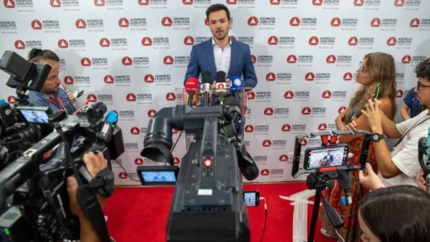 Solução para a dívida deve ser apresentada ainda em março, diz presidente da ALMG 4 Solução para a dívida deve ser apresentada ainda em março, diz presidente da ALMG