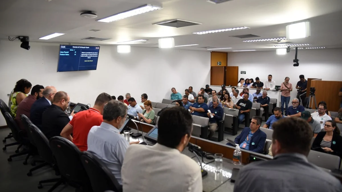 Um bom público acompanhou a audiência da comissão sobre crédito fundiário