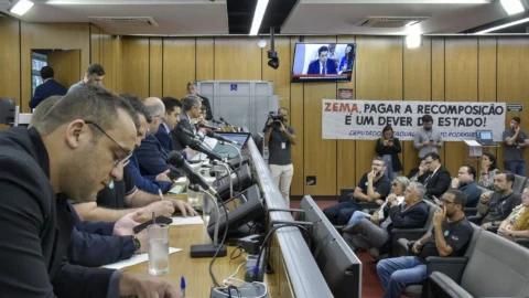 Governo anuncia aumento, mas não agrada servidores da segurança 4 Governo anuncia aumento, mas não agrada servidores da segurança