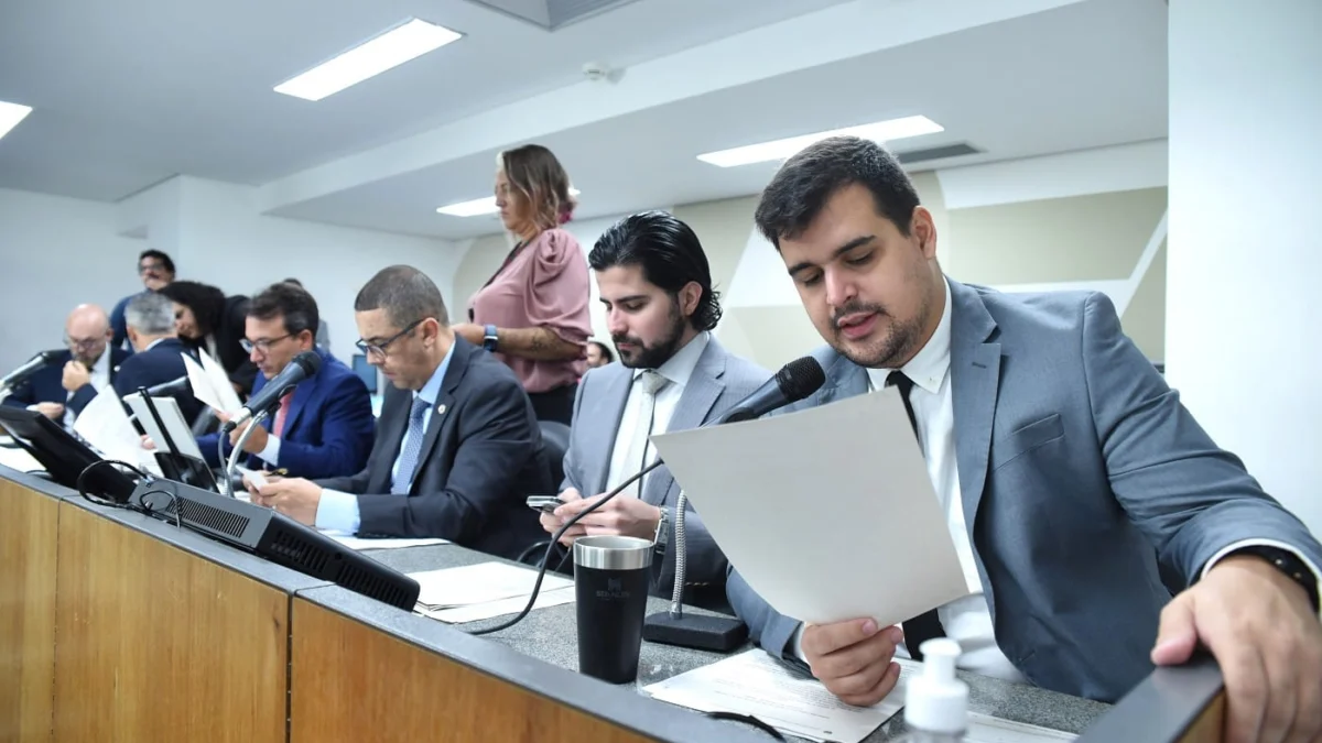 PL veta competição física de pessoas do sexo biológico feminino com transgêneros 1 Deputado Bruno Engler (à direita) foi o relator da proposta e opinou pela legalidade na forma original