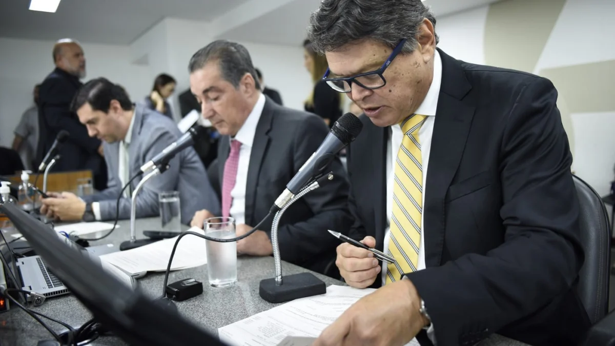 O relator não sugeriu modificações no texto original do projeto