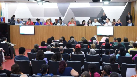 Servidores defendem vínculo de contratados aposentados com Ipsemg 1 Servidores defendem vínculo de contratados aposentados com Ipsemg