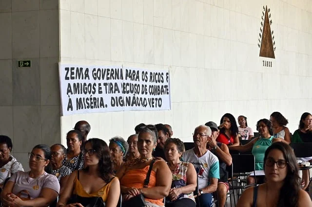 Comissão defende vinculação de verba bilionária à erradicação da miséria 1 Trabalhadores e usuários do Suas defenderam a derrubada do veto, que representaria o descaso do governo com as políticas de assistência