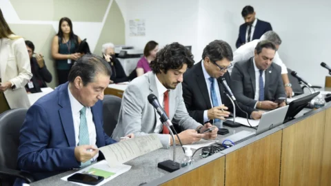 Plenário já pode votar projetos sobre pé torto congênito e fisioterapia para idosos