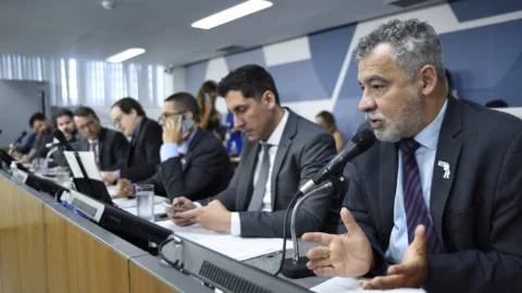 Projetos alteram carreiras e estrutura do Poder Judiciário e Ministério Público 9 Projetos alteram carreiras e estrutura do Poder Judiciário e Ministério Público