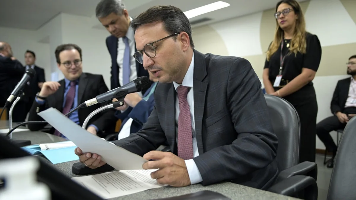 Projeto veda utilização de recursos do Pró-Hosp para finalidades não pactuadas 1 Objetivo do projeto analisado pela CCJ é evitar desvios de recursos da dívida do Pró-Hosp para outras áreas