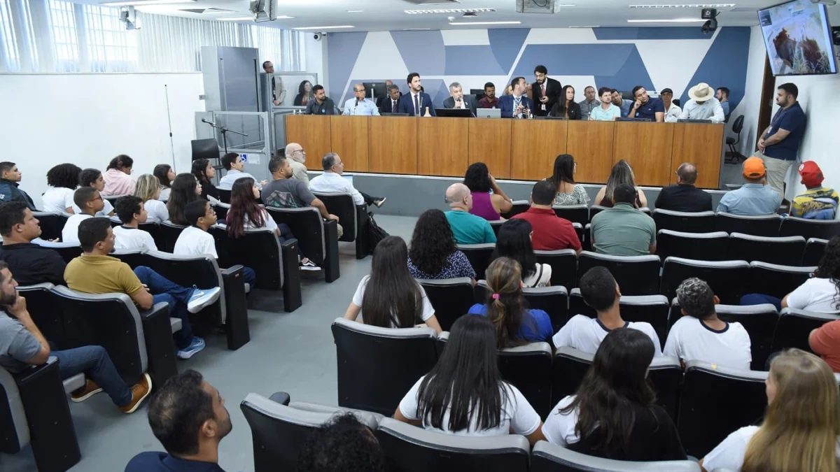 Deputados, prefeitos e vereadores apresentaram suas demandas ao diretor-geral do DER-MG