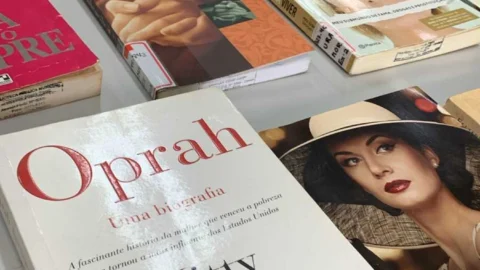 Biblioteca Pública realiza exposição “Mulheres na Literatura”