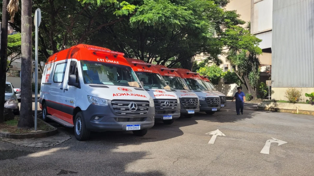 A SES-MG entregou, nesta quarta-feira (13/3), cinco ambulâncias ao Consórcio Intermunicipal de Saúde da Rede de Urgência do Norte de Minas