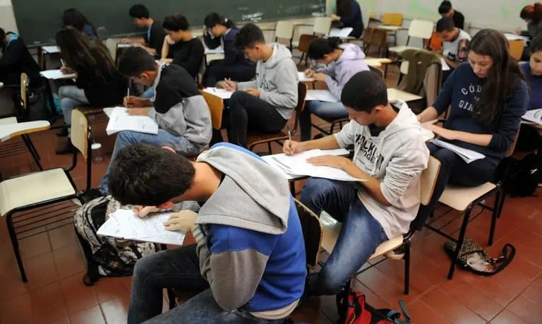 Governo Federal lança Pé-de-Meia em Minas Gerais, com investimento de R$ 545 milhões 1 O Ministério da Educação (MEC) fará o lançamento do programa Pé-de-Meia em Minas Gerais nesta terça-feira (19/3)