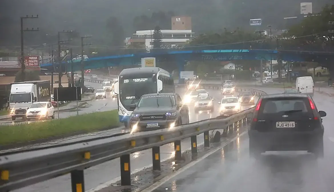 Sul e Sudeste têm alerta para chuva forte entre quinta e domingo 1 O Instituto Nacional de Meteorologia (Inmet) publicou, nesta quarta-feira (20), alerta de chuvas intensas para as regiões do Sul e