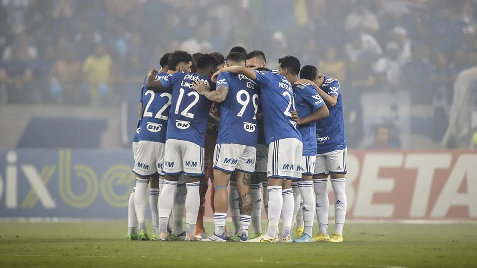 Com direito ao Ipatingão lotado, Cruzeiro inicia a disputa da semifinal do Campeonato Mineiro contra o Tombense 1 Após uma semana repleta de trabalho na Toca da Raposa 2, o Cruzeiro está preparado para buscar a vaga na final do Campeonato Mineiro