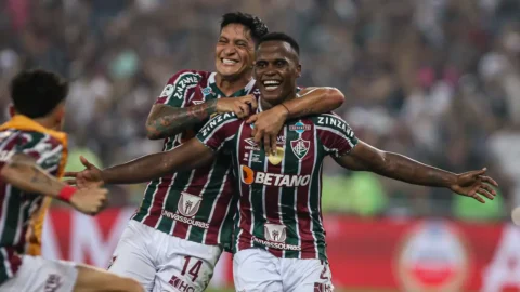 Fluminense conquista título da Recopa Sul-Americana sobre a LDU 2 Fluminense conquista título da Recopa Sul-Americana sobre a LDU