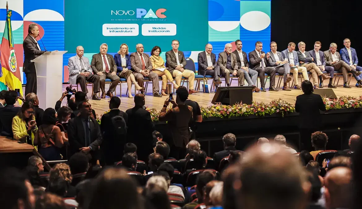 O presidente Luiz Inácio Lula da Silva anunciou, nesta sexta-feira (15), que vai renegociar as dívidas dos estados com a União
