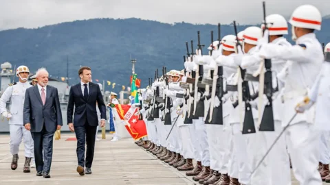 Lula e Macron lançam 3º submarino de parceria entre Brasil e França 5 Lula e Macron lançam 3º submarino de parceria entre Brasil e França