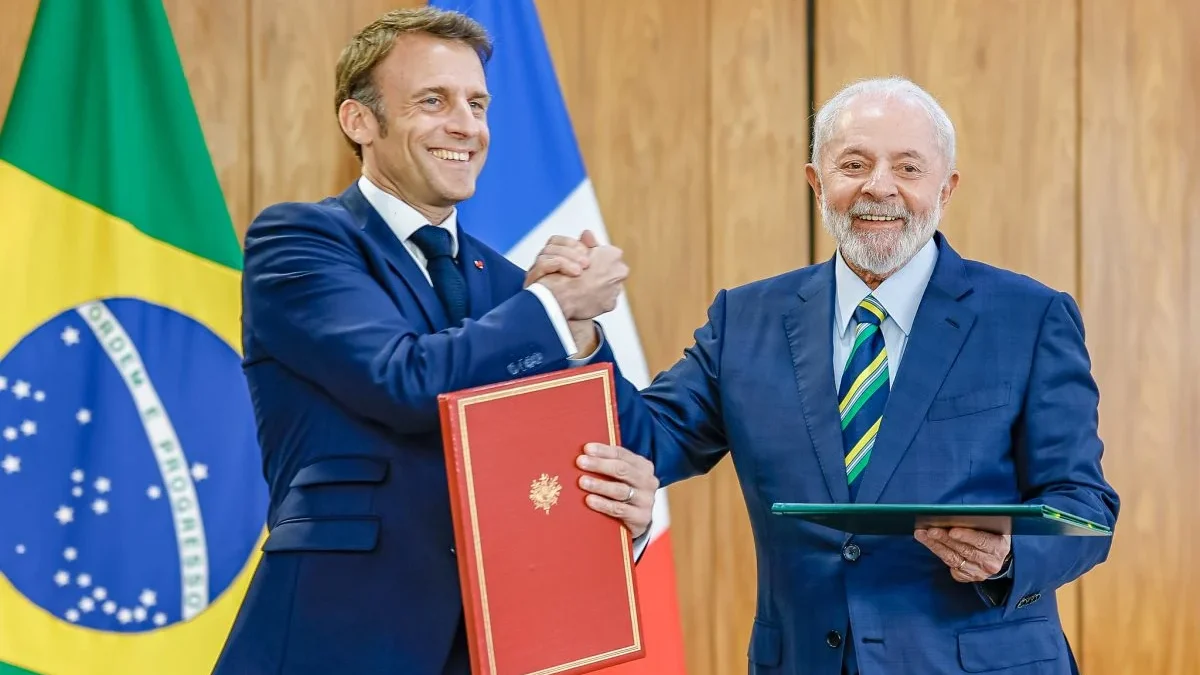 Os presidentes do Brasil, Luiz Inácio Lula da Silva, e da França, Emmanuel Macron, assinaram, na tarde desta quinta-feira (28/3),