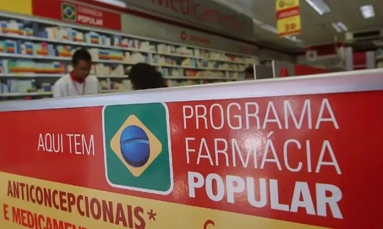 Farmácia Popular: saiba como funciona o programa que dá acesso a medicamentos 1 Relançado em 2023 pelo presidente Luiz Inácio Lula da Silva, o Farmácia Popular é um dos principais programas do Governo Federal