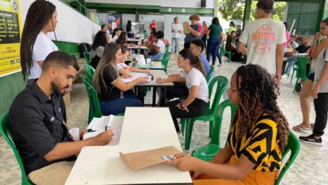 Mutirão de Empregos da Prefeitura ofertou mais de 400 vagas neste sábado (16)