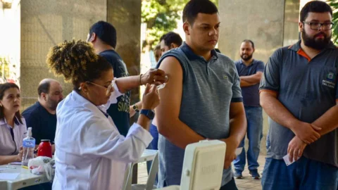 Campanha de Vacinação contra a gripe começa nesta segunda-feira (25) em Valadares 6 Campanha de Vacinação contra a gripe começa nesta segunda-feira (25) em Valadares