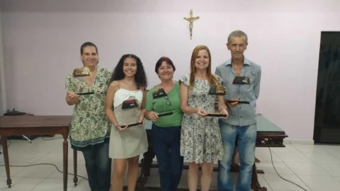 Melhores leitores de 2023 recebem prêmios na AVL