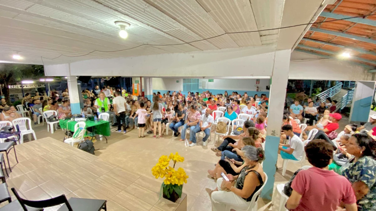 Prefeitura de Ipatinga realiza reuniões com futuros moradores do Residencial Planalto 1 As reuniões são realizadas na Escola Municipal Paulo Freire, no bairro Parque das Águas