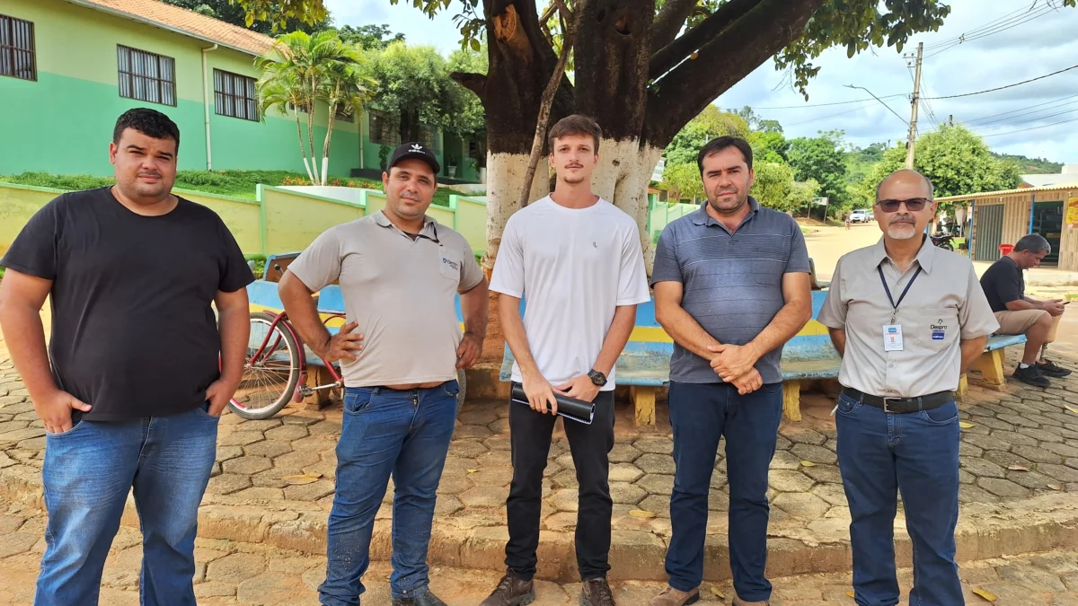 Prefeito de Mutum anuncia construção de ETA em Centenário e 100% de água tratada 1 O Prefeito de Mutum, Claudinei Clemente de Freitas (Avante), esteve pessoalmente no distrito, no dia 4 de março, anunciando o início pela