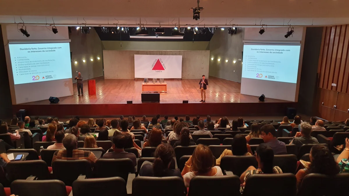 OGE/MG realiza curso Formação em Ouvidoria 2024 1 A capacitação contou com a palestra "Ouvidorias Públicas: Participação Social e Instrumento de Governança”, ministrada pelo Ouvidor