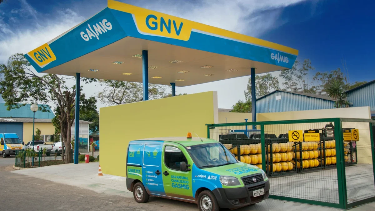 Governo de Minas amplia investimentos em corredores de GNV no estado 1 O grande objetivo é garantir ao menos um posto GNV a cada 400 quilômetros de distância nas principais rodovias que ligam Minas a outros