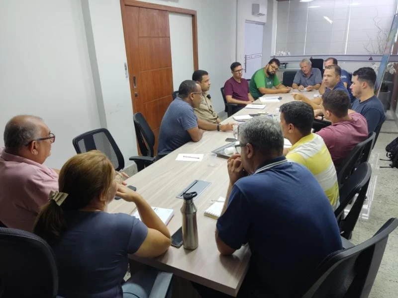 Reunião para alinhar a organização da corrida de rua