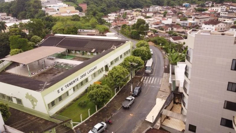 Assinatura de ordem de serviço para obra viária