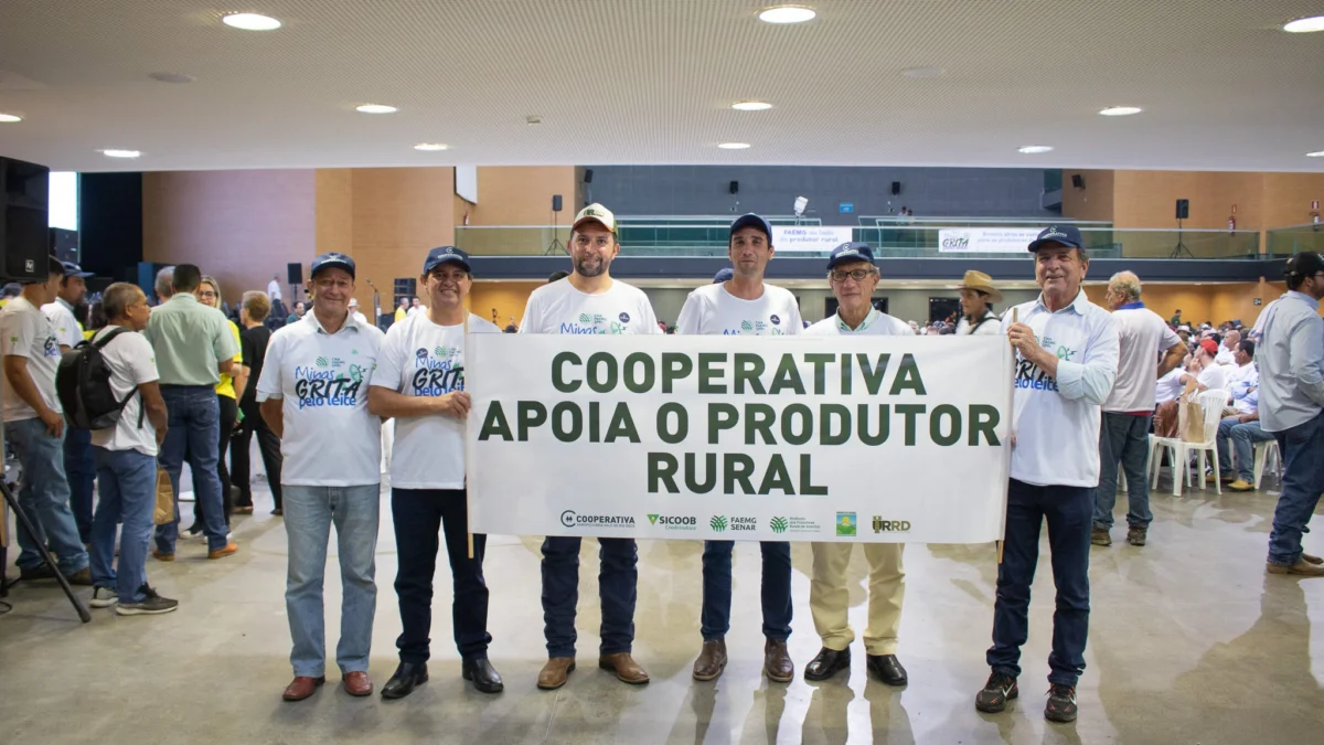 Cooperativa participa de manifesto “Minas Grita Pelo Leite” em favor dos produtores leiteiros 1 O movimento reuniu mais de 7 mil produtores agropecuários do estado que apoiavam as reivindicações propostas pela Faemg