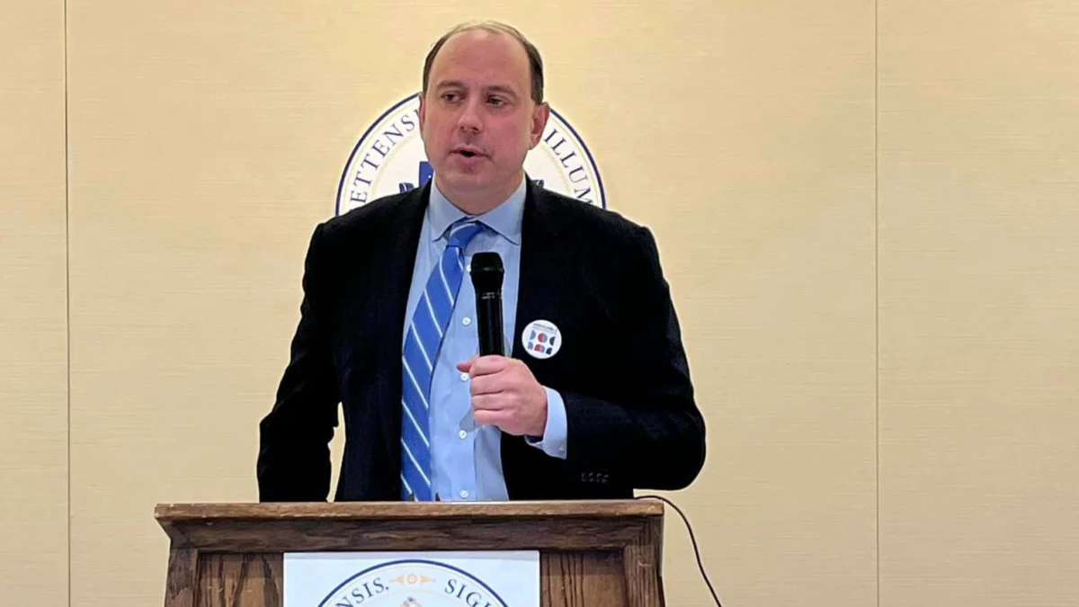 Senador Jamie Eldridge, um amigo dos brasileiros 1 O Senador Jamie Eldridge tem atuação marcada pela defesa dos direitos de cidadãos estadunidenses e também dos imigrantes