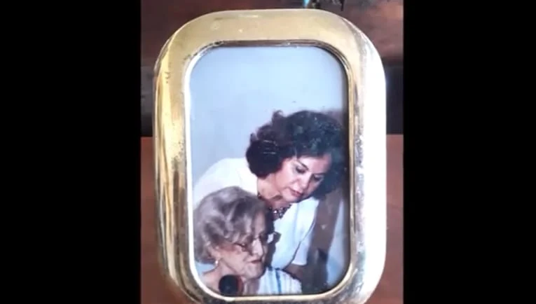 Uma foto histórica, que revela a sintonia de mãe e filha. Julieta Machado com a sua mãe, Dona Aurita Machado