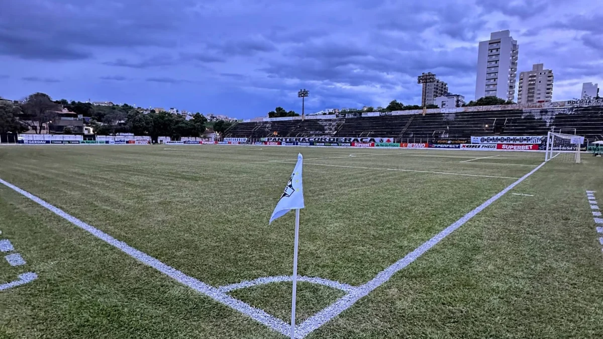 Democrata enfrenta o Villa Nova no Mamudão 1 O Estádio José Mammoud Abbas, o Mamudão, já está preparado para o jogo desta tarde, entre Democrata x Villa Nova