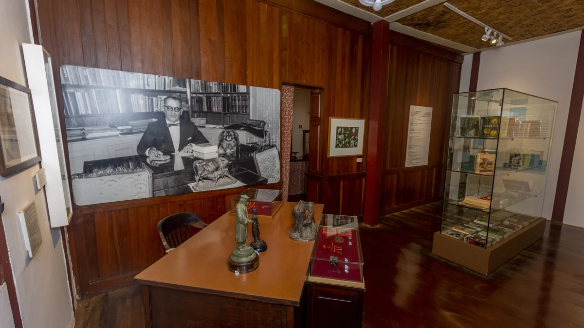 O Museu Casa Guimarães Rosa está instalado na casa onde Guimarães Rosa nasceu e viveu os primeiros anos de sua infância, entre 1908 e 1917