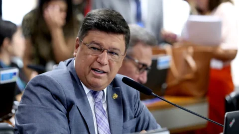 Professores da educação básica pública poderão usar transporte escolar