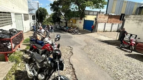 Minas Gerais já conta com 940 empresas de vistoria veicular credenciadas pelo Governo do Estado e cerca de 7 mil vistorias diárias 6 Minas Gerais já conta com 940 empresas de vistoria veicular credenciadas pelo Governo do Estado e cerca de 7 mil vistorias diárias