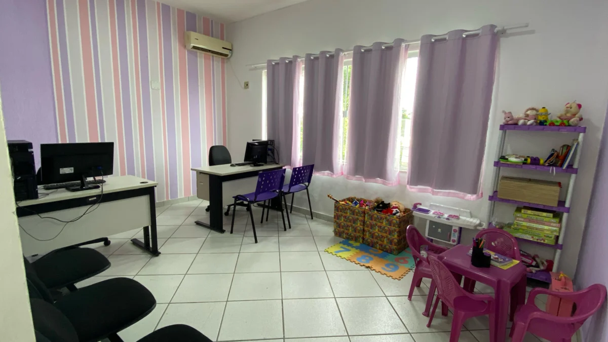 6º Batalhão de Polícia Militar inaugura a “Sala Lilás”, no mês que comemora o dia da Mulher 1 A sala de Atendimento à Mulher Vítima de Violência Doméstica e Sexual é um espaço humanizado e preparado para o atendimento à mulher