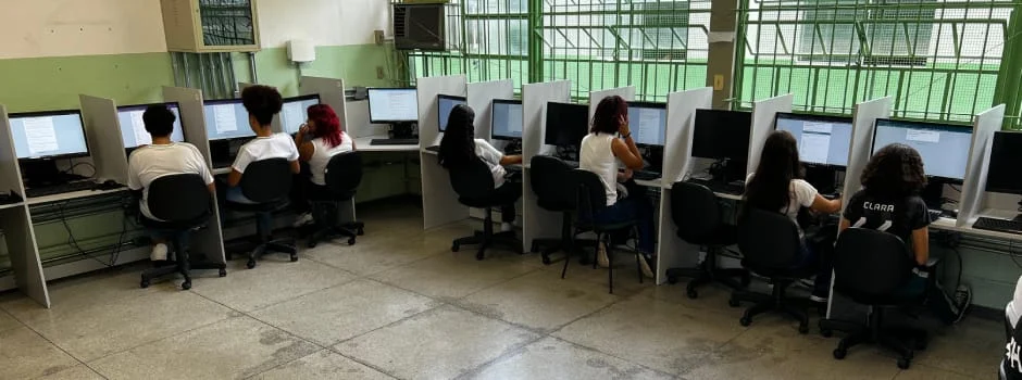 As duas pesquisas em andamento, que apresentam perguntas sobre o Clima Escolar e Habilidades Socioemocionais, são cruciais para