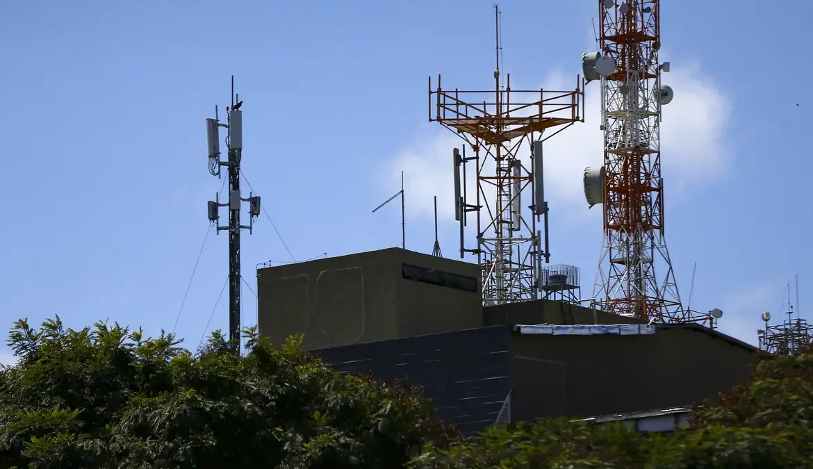 Sinal 5G estará disponível em mais 395 municípios a partir de hoje 1 A Agência Nacional de Telecomunicações (Anatel) autorizou o licenciamento e ativação de estações de tecnologia 5G em mais 395 municípios
