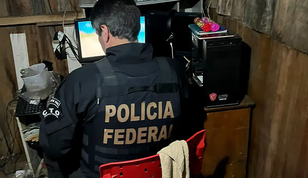 A Polícia Federal deflagrou nesta quarta-feira (27) uma operação em âmbito nacional para o combate ao abuso sexual de crianças