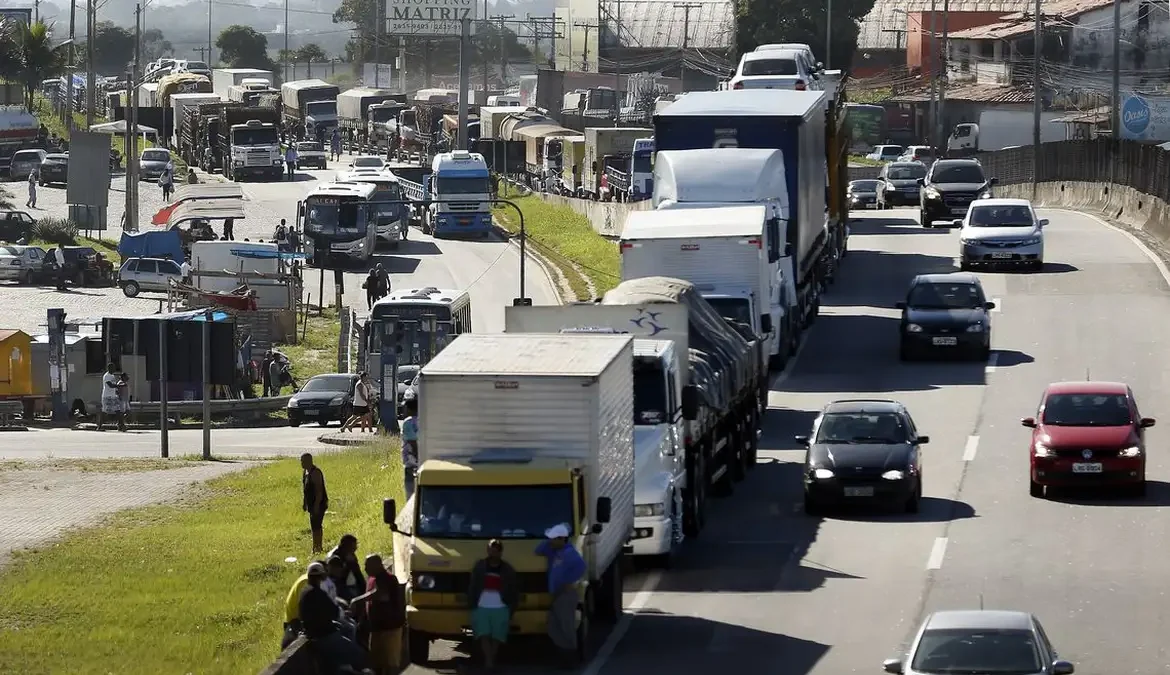Primeiro prazo para exame toxicológico de motoristas vence neste mês 1 O teste deve ser realizado em um laboratório credenciado pelo Ministério dos Transportes
