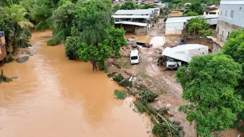 Espírito Santo tem 20 mil desalojados e 20 mortes por causa da chuva 10 Espírito Santo tem 20 mil desalojados e 20 mortes por causa da chuva