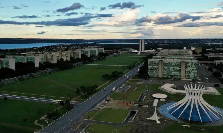 Governo destinou R$ 215,9 bilhões a 91 ações orçamentárias para mulheres em 2023 1 Dos R$ 215,9 bilhões empenhados, R$ 203,8 bilhões se concentraram em duas categorias: proteção social e saúde integral da mulher