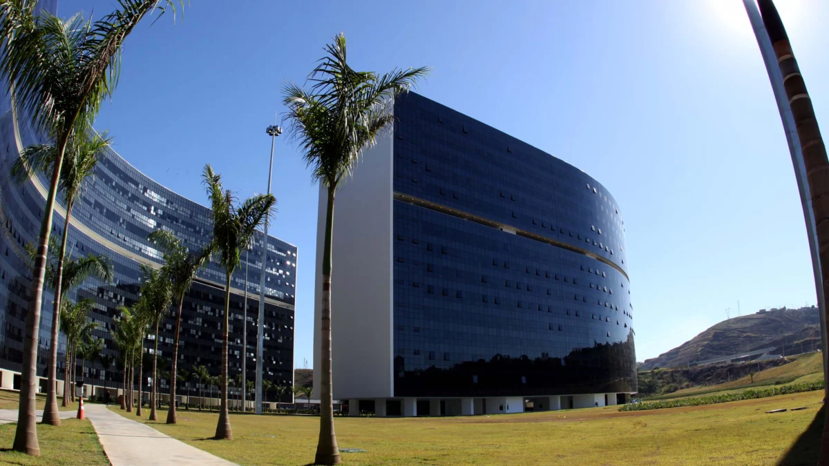 Governo de Minas é referência nacional para implantação do Orçamento Base Zero, que garante aplicação mais eficiente dos recursos públicos 1 A iniciativa começou a ser utilizada gradualmente em 2019 e foi implementada nos 57 órgãos estaduais