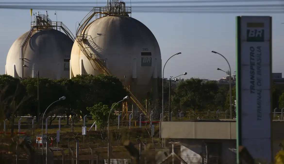 Lucro líquido da Transpetro cresce 14% 1 A Transpetro, empresa de logística de combustíveis e maior subsidiária da Petrobras, teve lucro líquido de R$ 498 milhões em 2023
